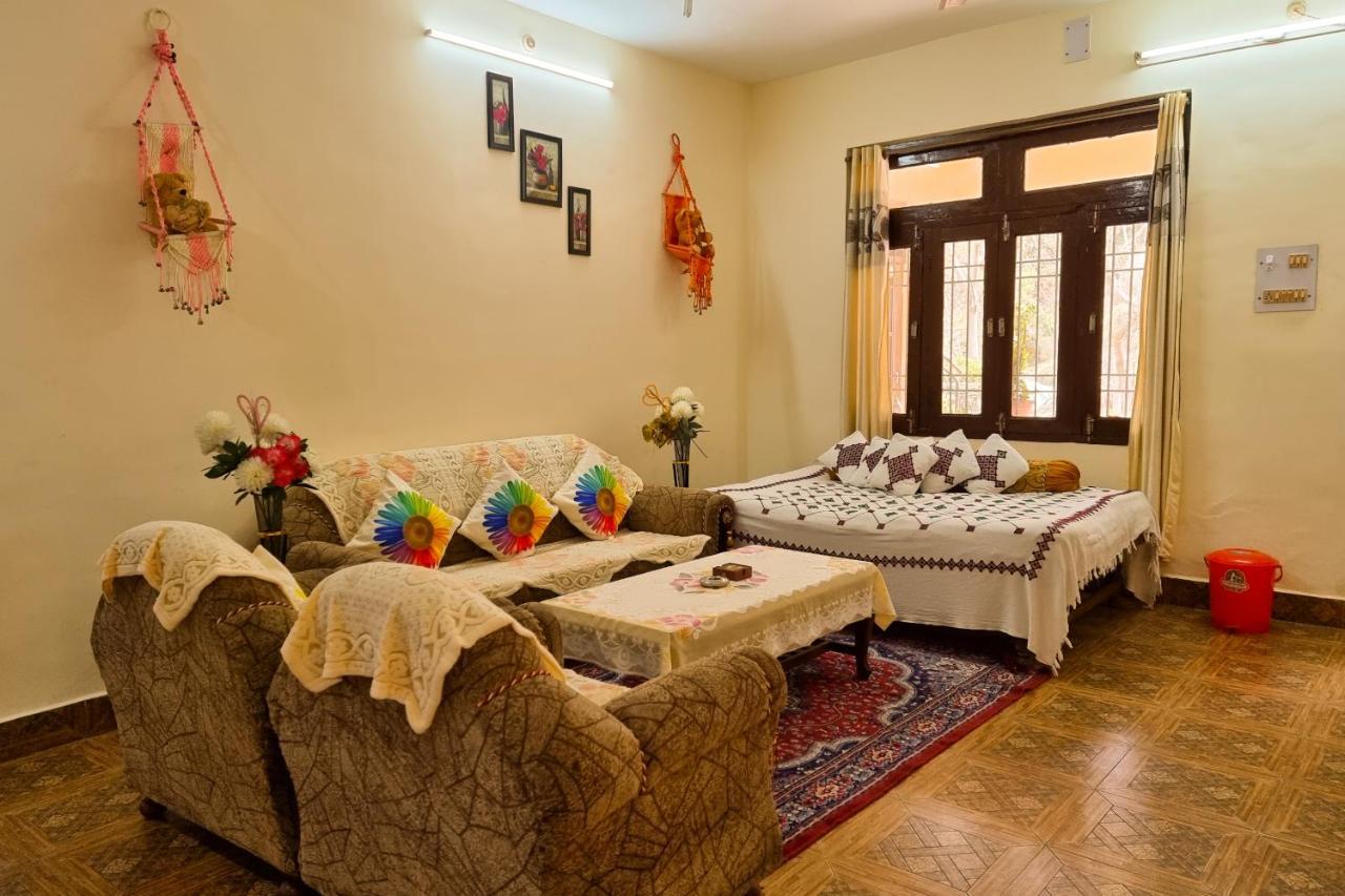 Aditya Homestay Далхаузи Екстериор снимка