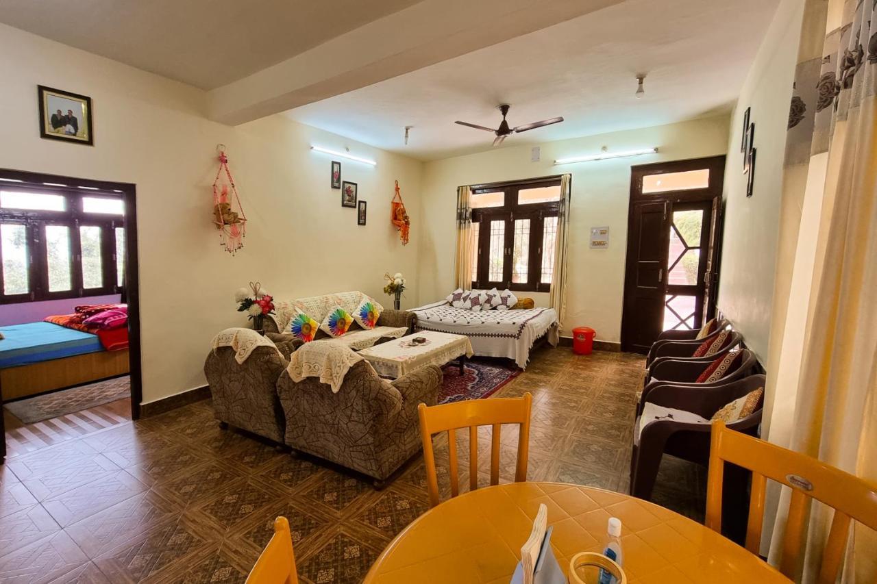 Aditya Homestay Далхаузи Екстериор снимка