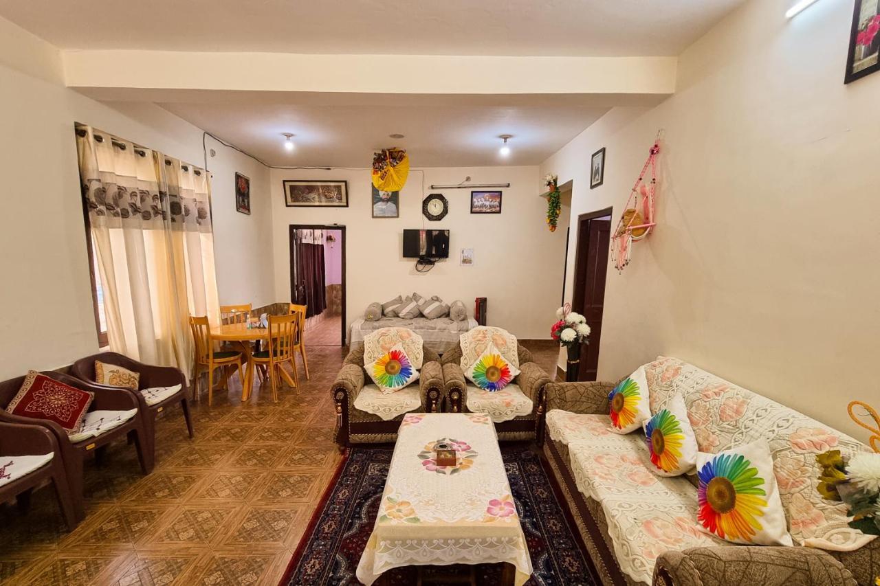 Aditya Homestay Далхаузи Екстериор снимка
