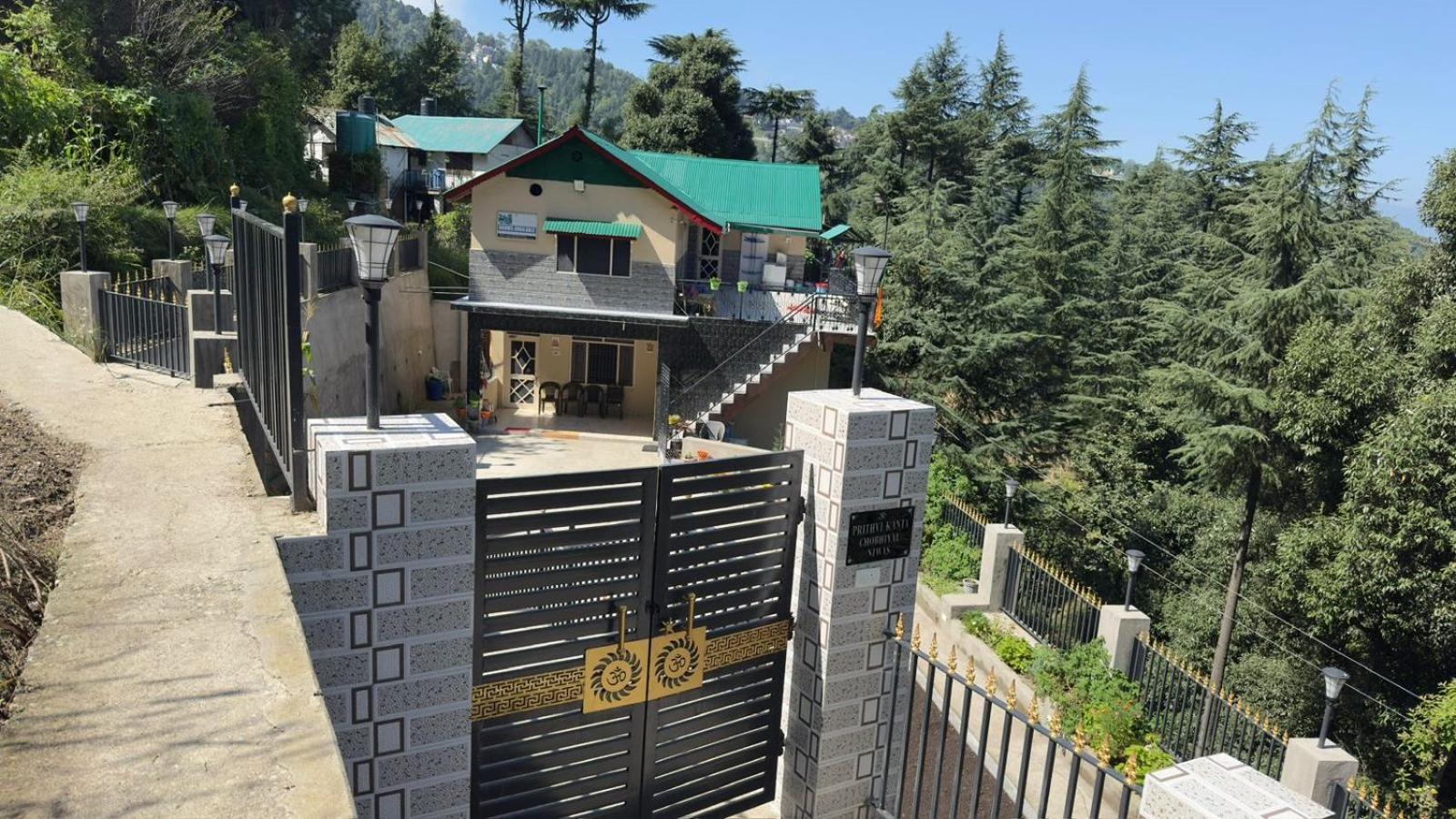 Aditya Homestay Далхаузи Екстериор снимка