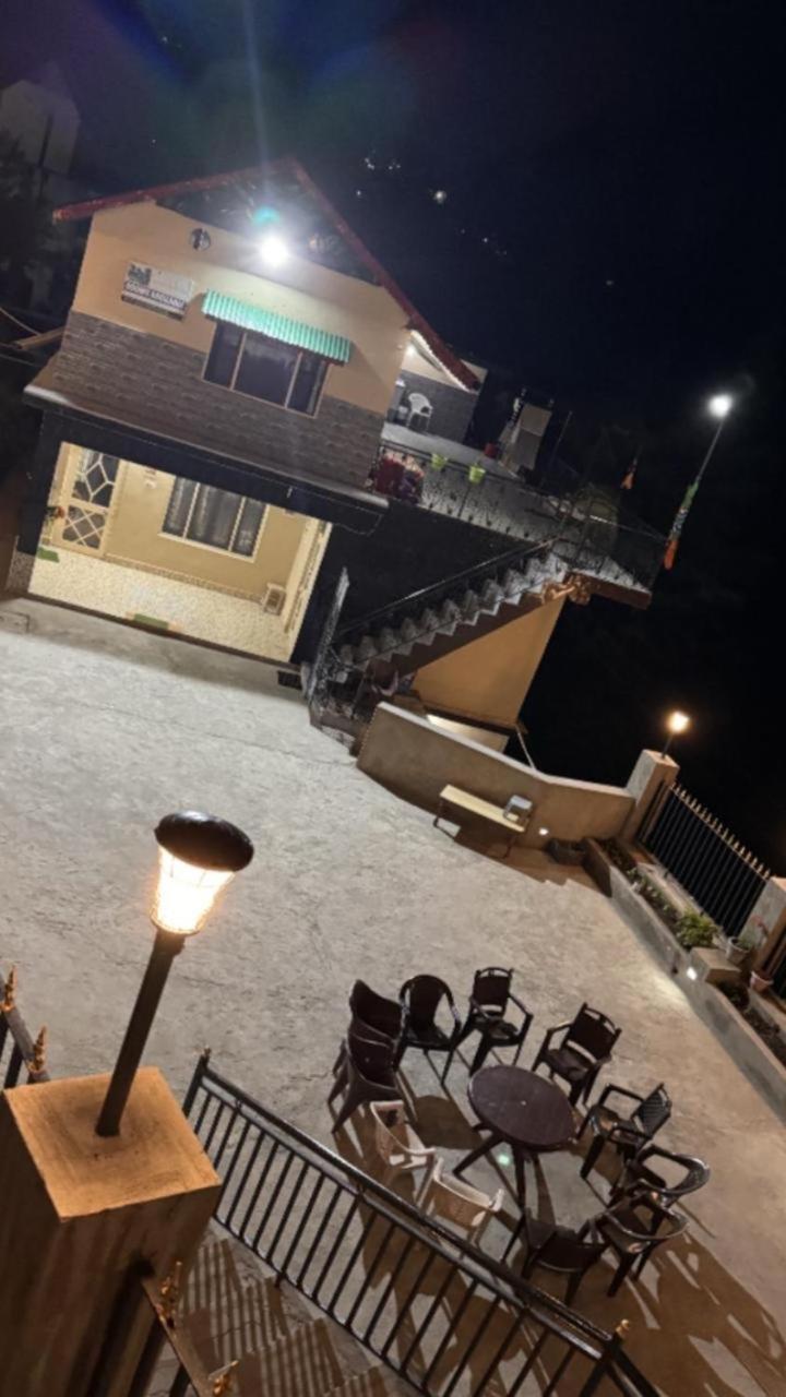 Aditya Homestay Далхаузи Екстериор снимка