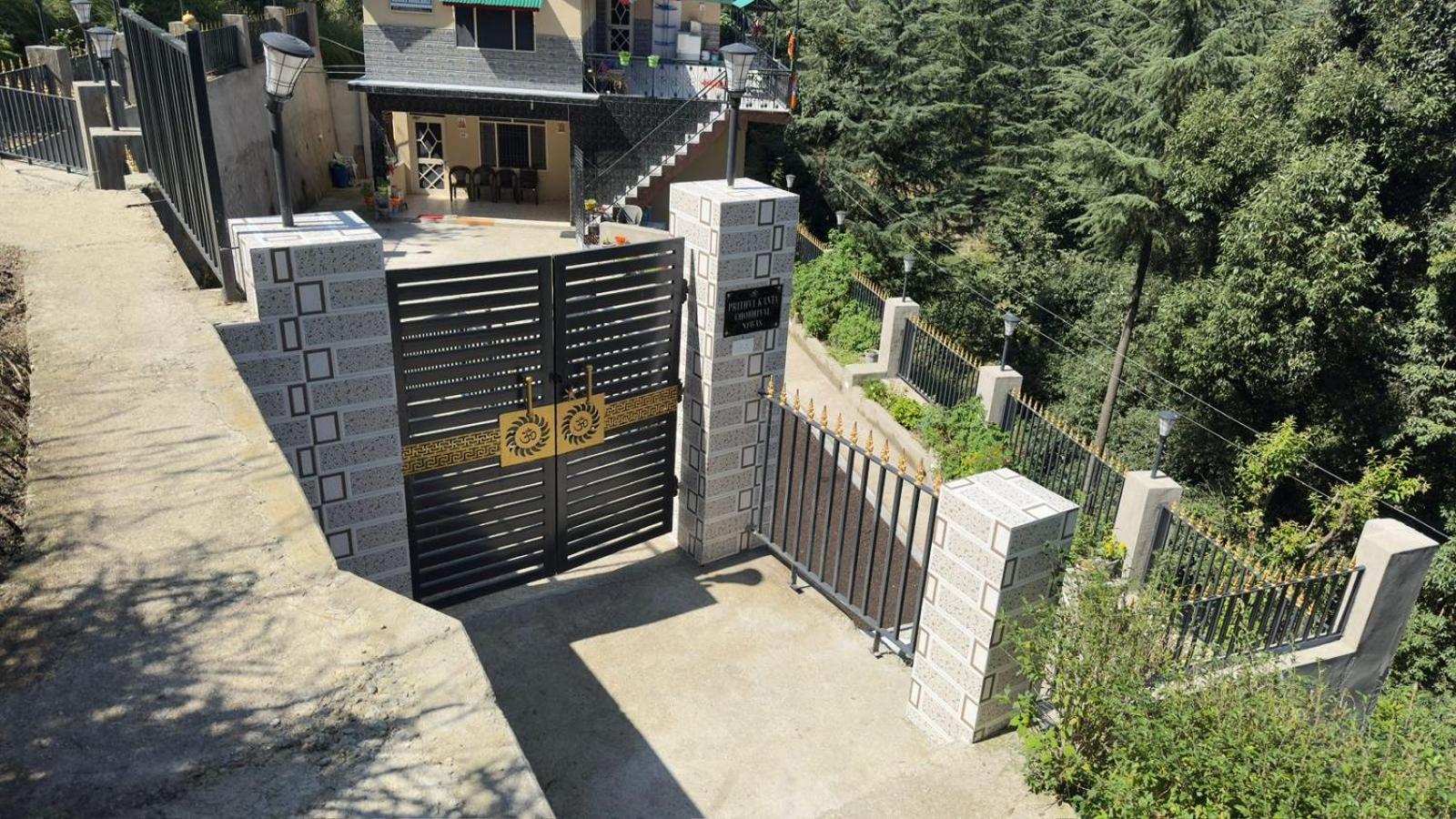 Aditya Homestay Далхаузи Екстериор снимка