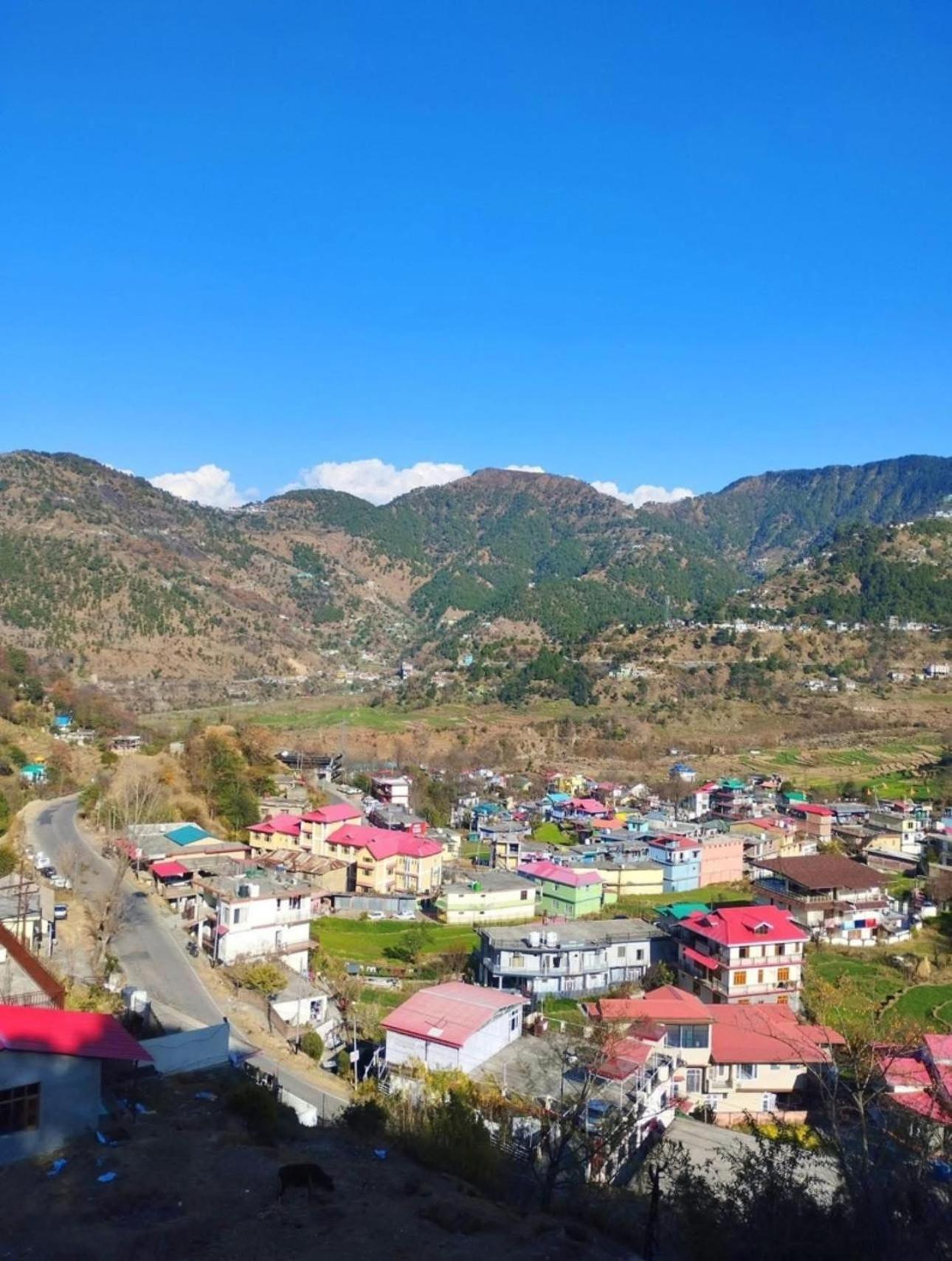 Aditya Homestay Далхаузи Екстериор снимка