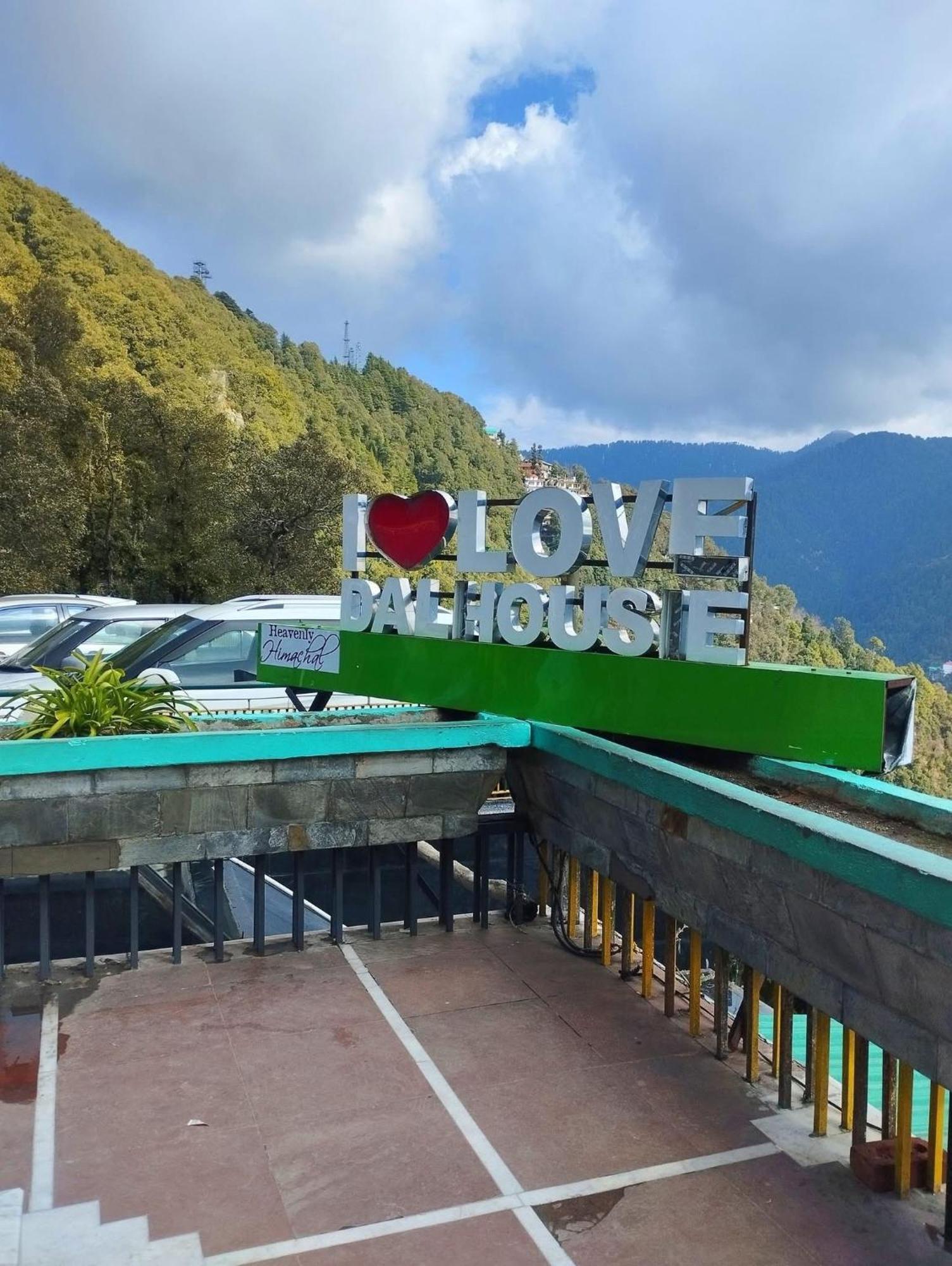 Aditya Homestay Далхаузи Екстериор снимка
