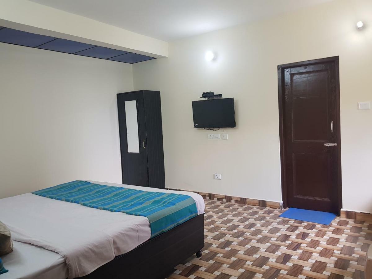Aditya Homestay Далхаузи Екстериор снимка