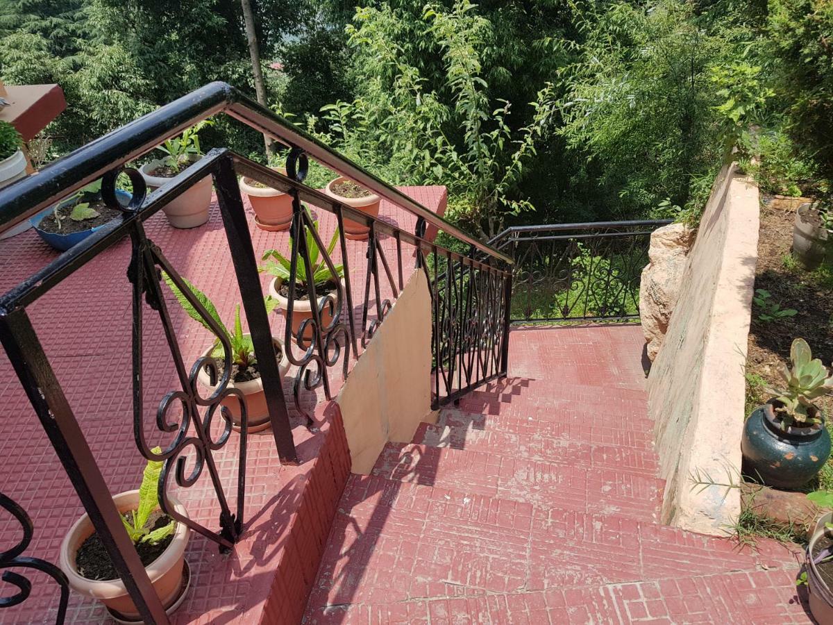 Aditya Homestay Далхаузи Екстериор снимка