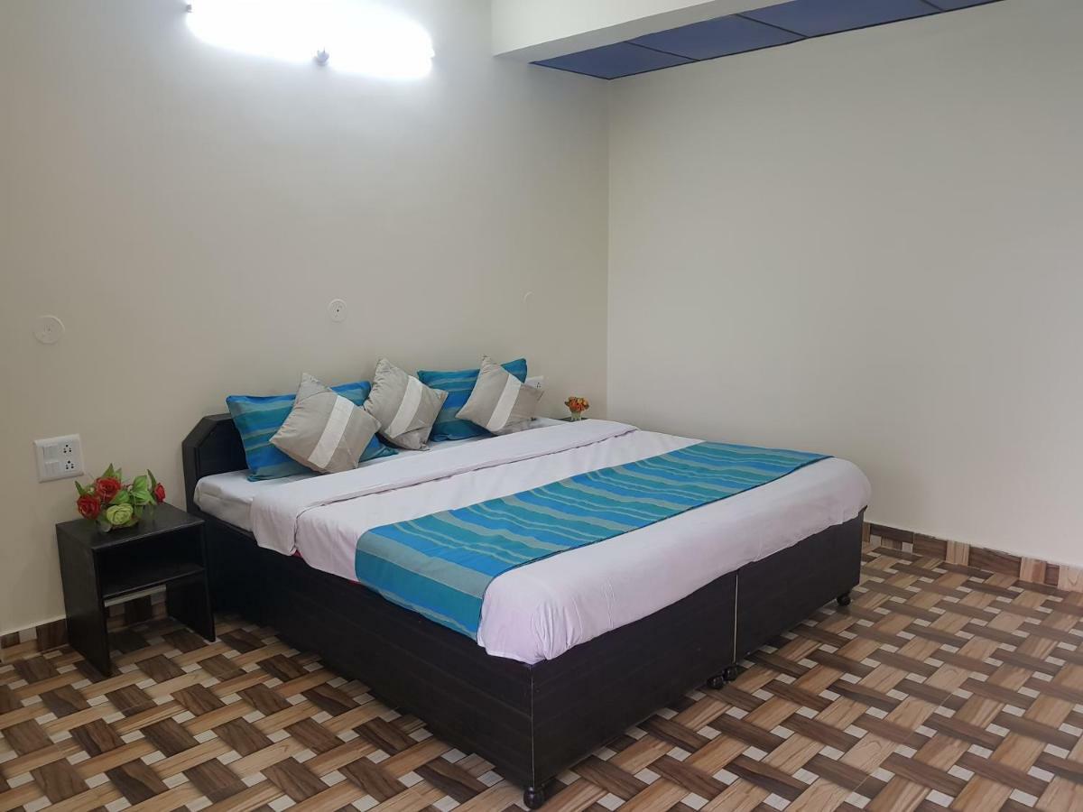 Aditya Homestay Далхаузи Екстериор снимка