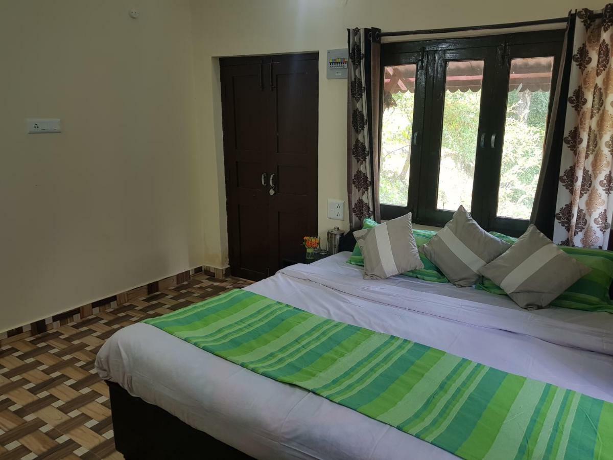 Aditya Homestay Далхаузи Екстериор снимка