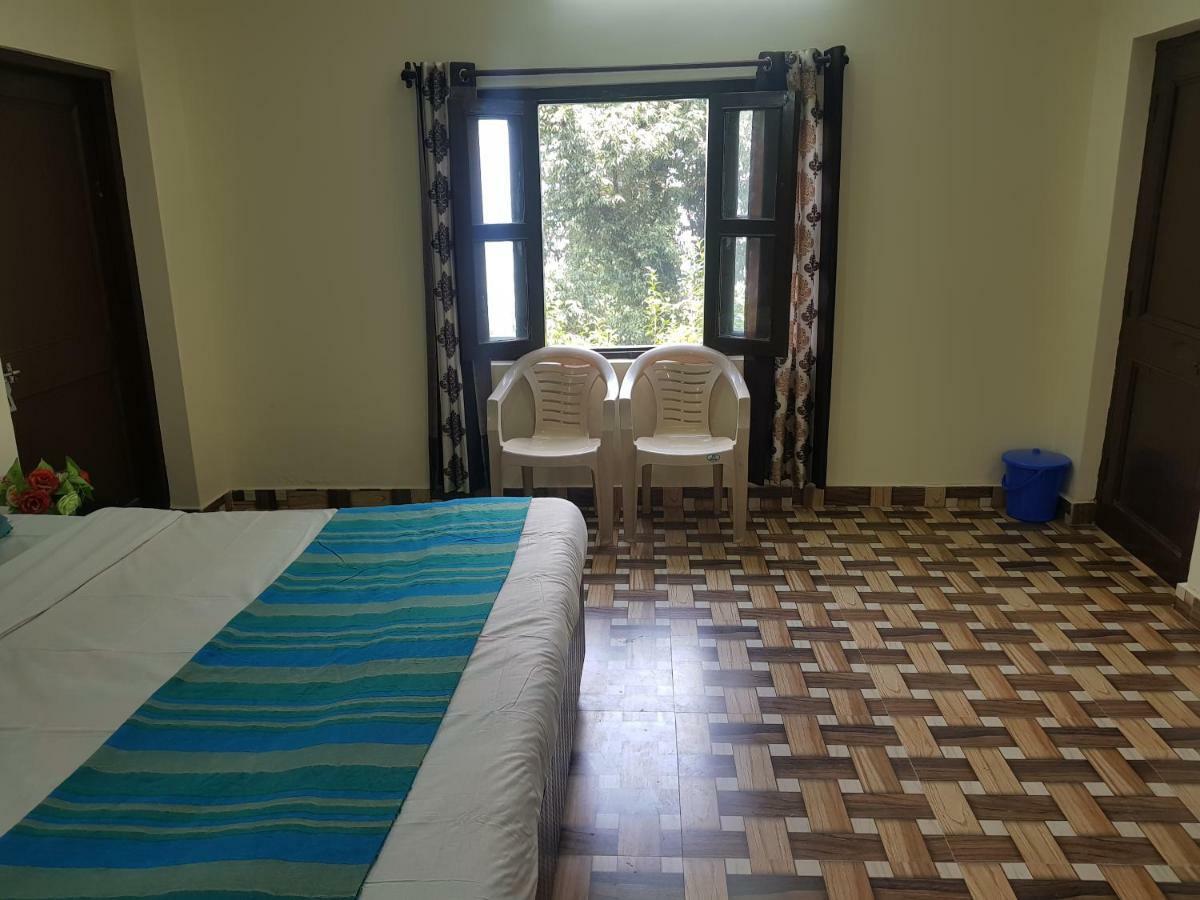 Aditya Homestay Далхаузи Екстериор снимка